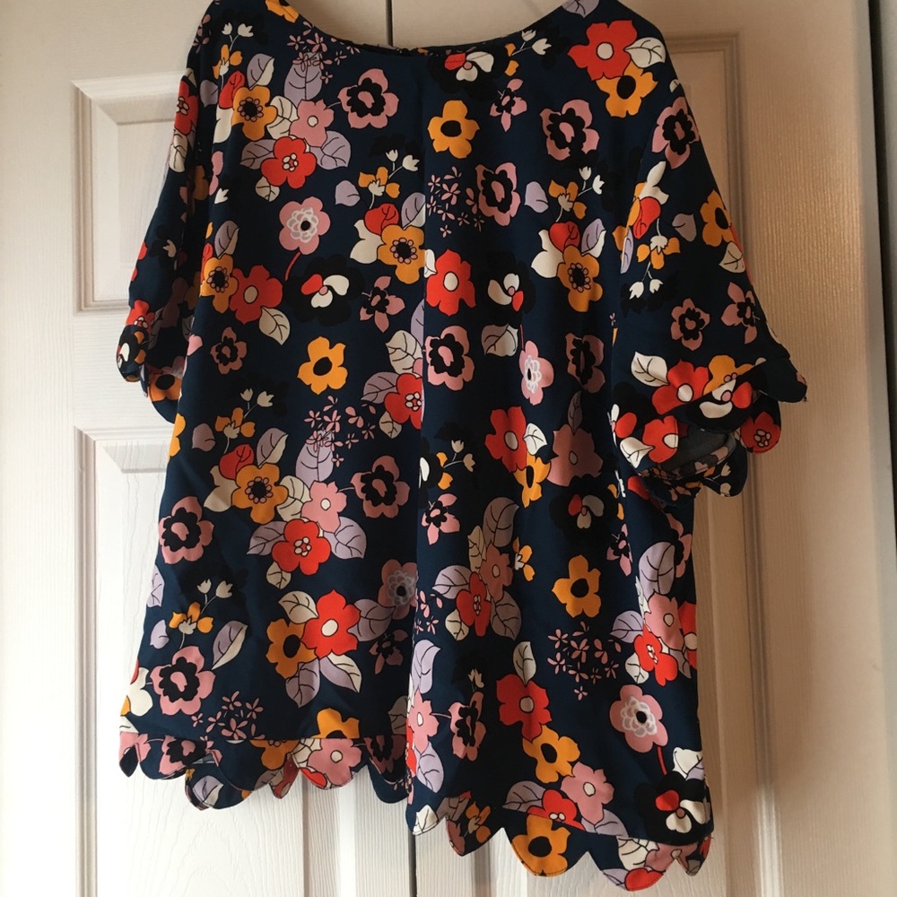 Navy scallop-edged floral top